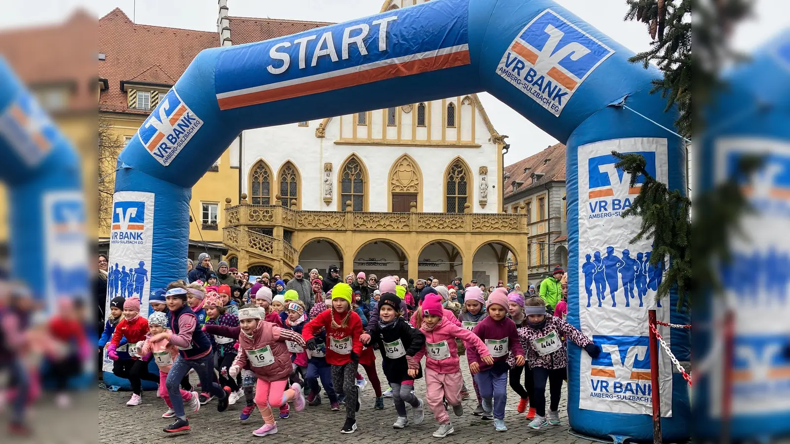 Start der jüngsten Teilnehmer auf die 600 Meter Strecke. (Bild: Alexander Hempel )