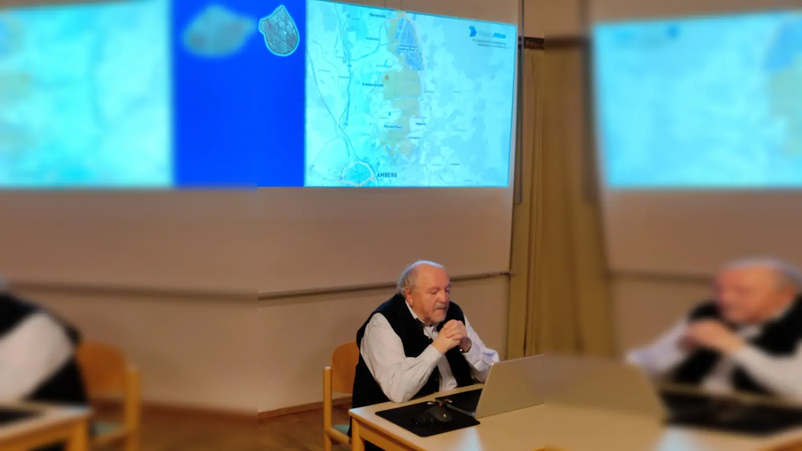 Herbert Unterburger nahm die Zuhörer mit auf eine Zeitreise in die Geschichte der Grenzsteine in Ammersricht und im Wagrainer Wald. (Bild: Manfred Lehner)