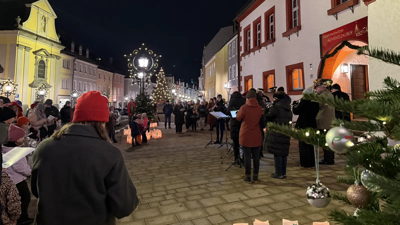 Adventssingen im Marktredwitzer Markt (Bild: Anja Peltzer)