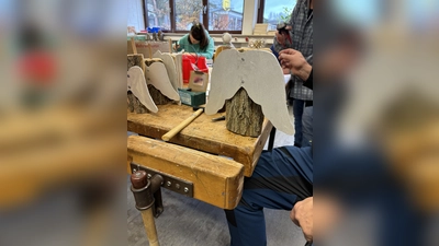 Die Rupert-Egenberger-Schüler und die Mitarbeitenden der Werkstätte verkaufen am 3. Dezember auf dem Weihnachtsmarkt liebevoll gestaltete Unikate passend für die Weihnachtszeit.  (Bild: Mariella Kramer)