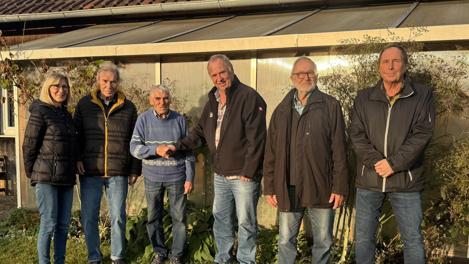 v.l. Eva und Friedrich Westiner, Hans Mautner, Gerhard Döhrling, Helmut Otto und Gerhard Wolfrum überbrachten die Glückwünsche der Flugsportgemeinschaft Steinwald. (Bild: Gerhard Döhrling)