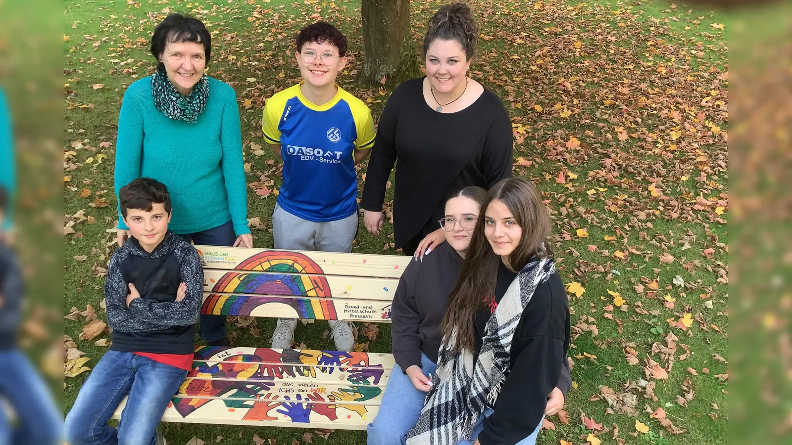 Schulleiterin Ulrike Neiser und Jugendsozialarbeiterin Laura Frank sind stolz auf die Arbeit der SMV (Bild: Hans Walter)
