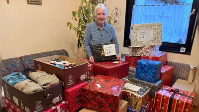 27 Geschenkpakete wurden bei Marianne Stabla in Trabitz abgegeben. Sie werden in Bosnien ein wenig Festtagsfreude in den oft friedlosen Alltag bringen. (Bild: Bernhard Piegsa)