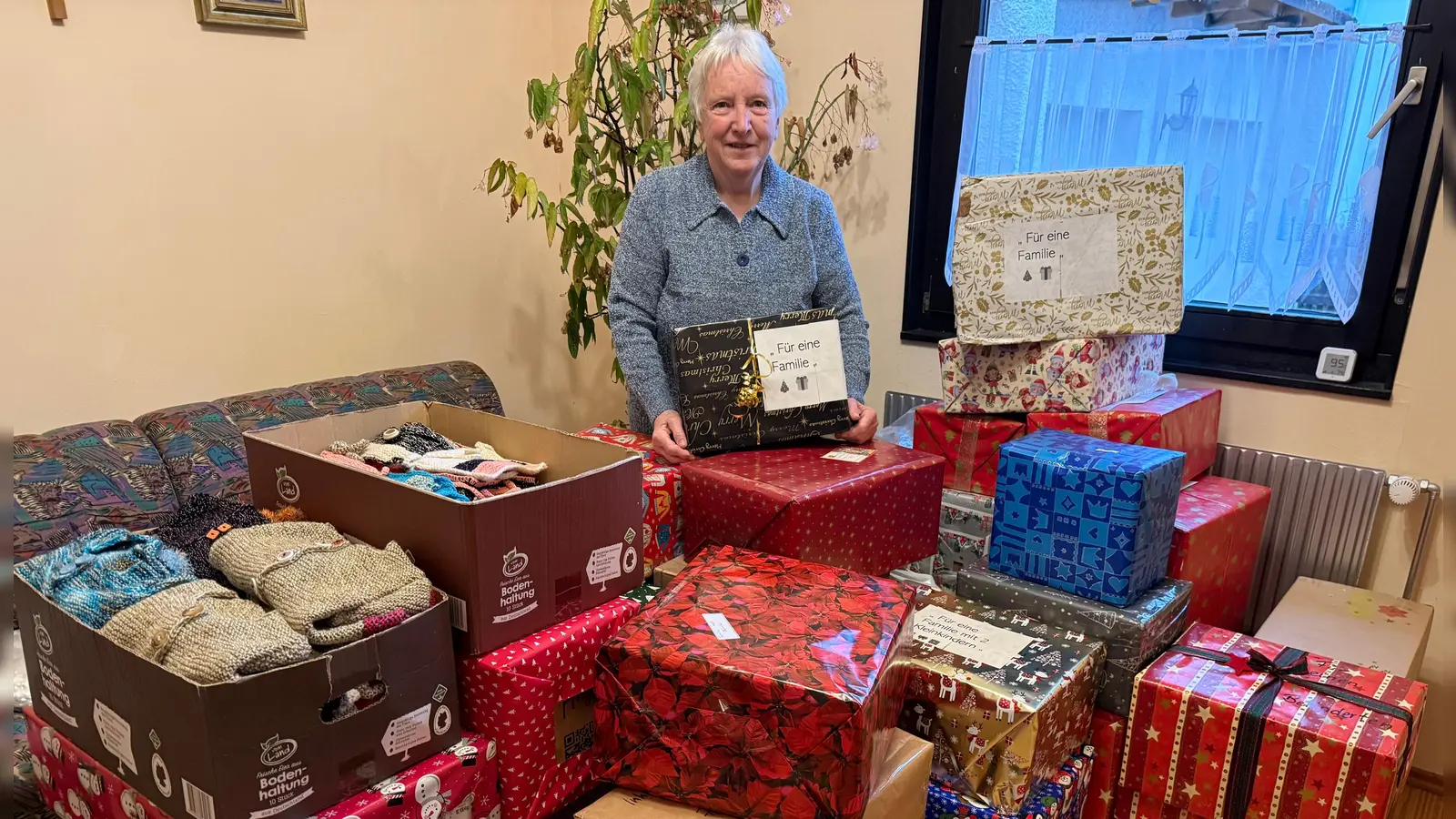 27 Geschenkpakete wurden bei Marianne Stabla in Trabitz abgegeben. Sie werden in Bosnien ein wenig Festtagsfreude in den oft friedlosen Alltag bringen. (Bild: Bernhard Piegsa)