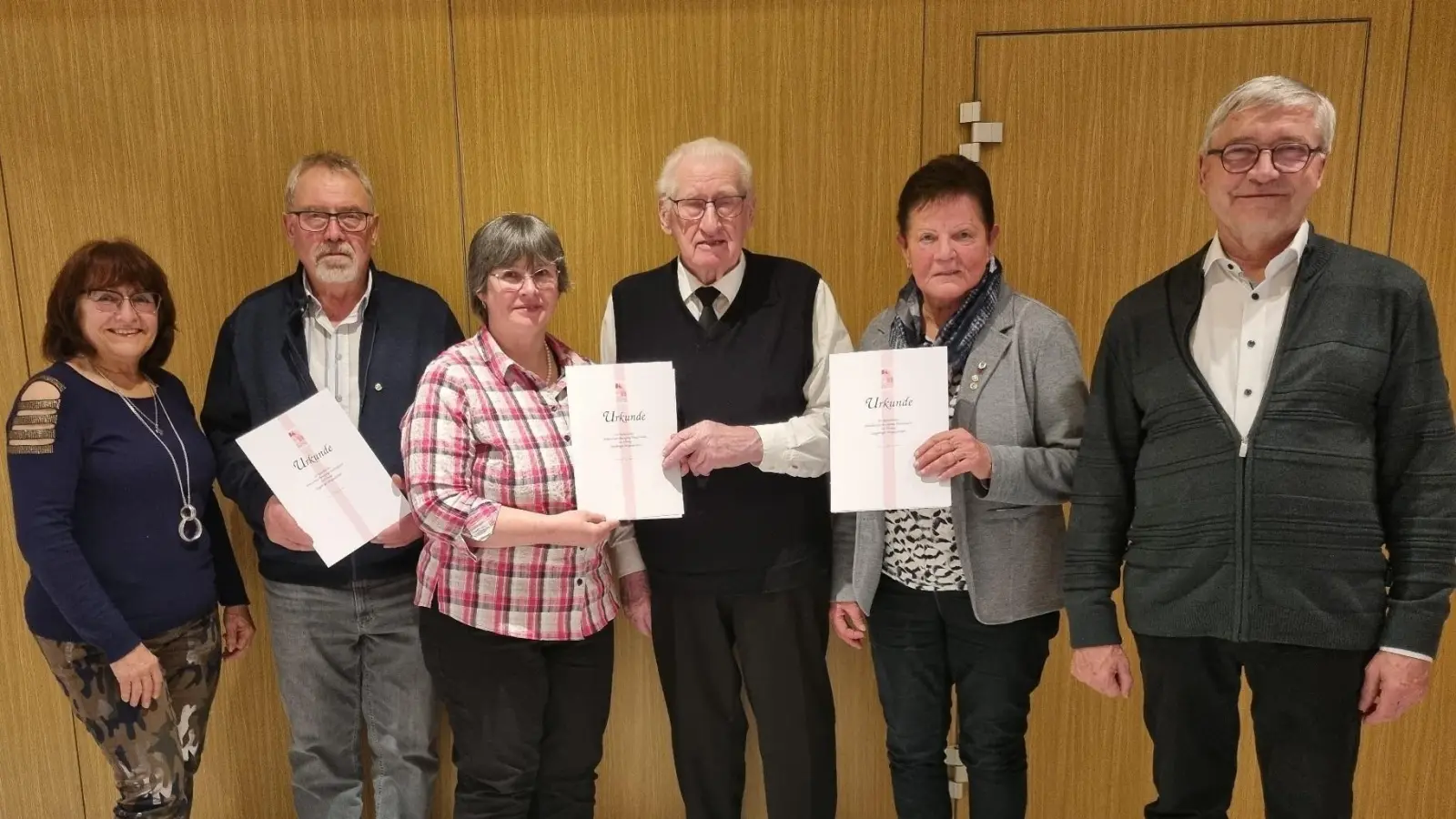 Treue Mitglieder wurden bei der KAB Dürnsricht/Wolfring ausgezeichnet.  (Bild: Andrea Breu)