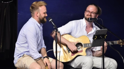 David Allstadt (links) und Jonas Falkenstein (rechts) übernahmen die musikalische Umrahmung. <br>Schwesternfest 2026. (Bild: Hubert Ziegler)