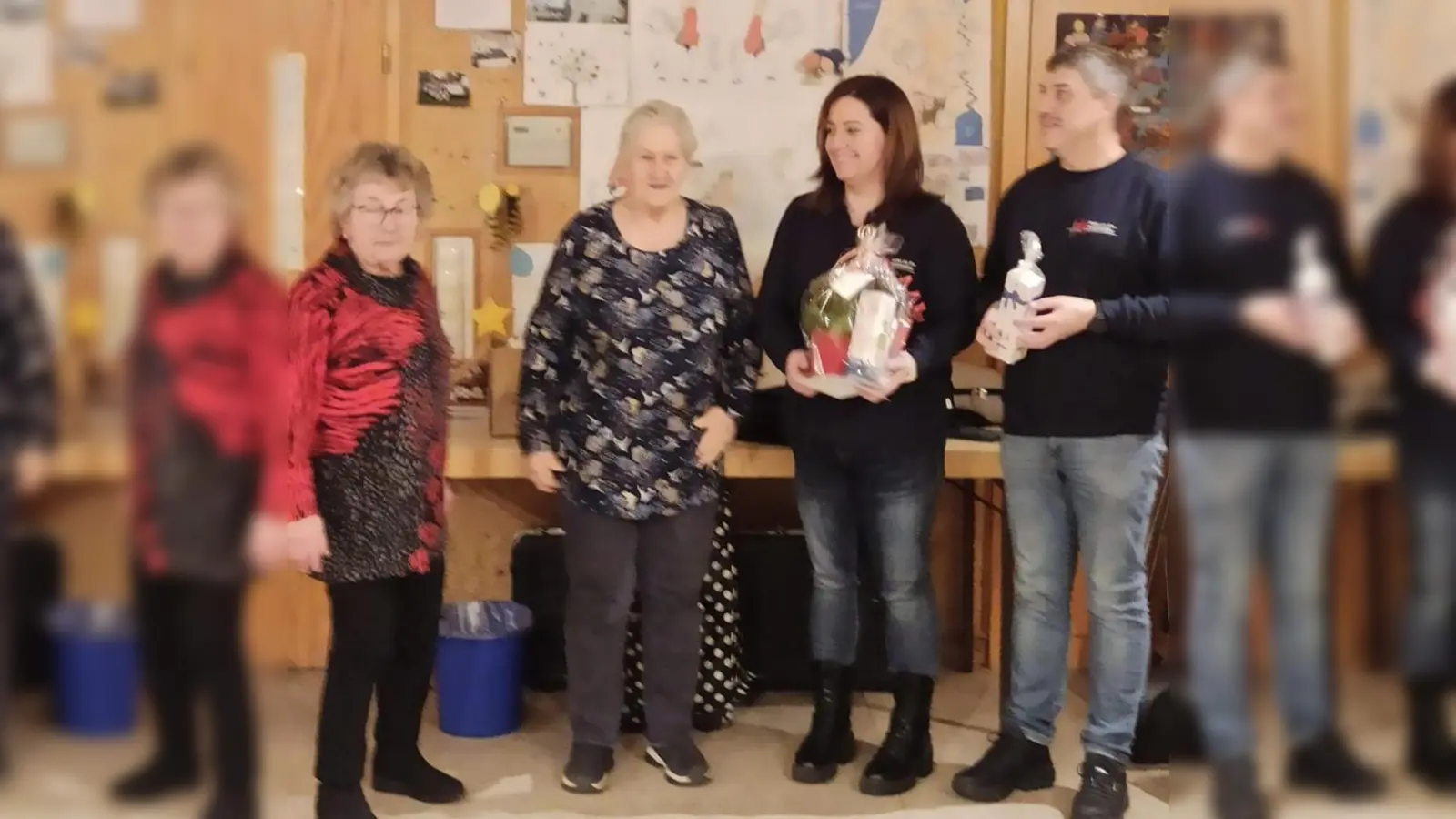 Übergabe einer Spende für HvO Team Mantel. (Bild: Monika Rittner)