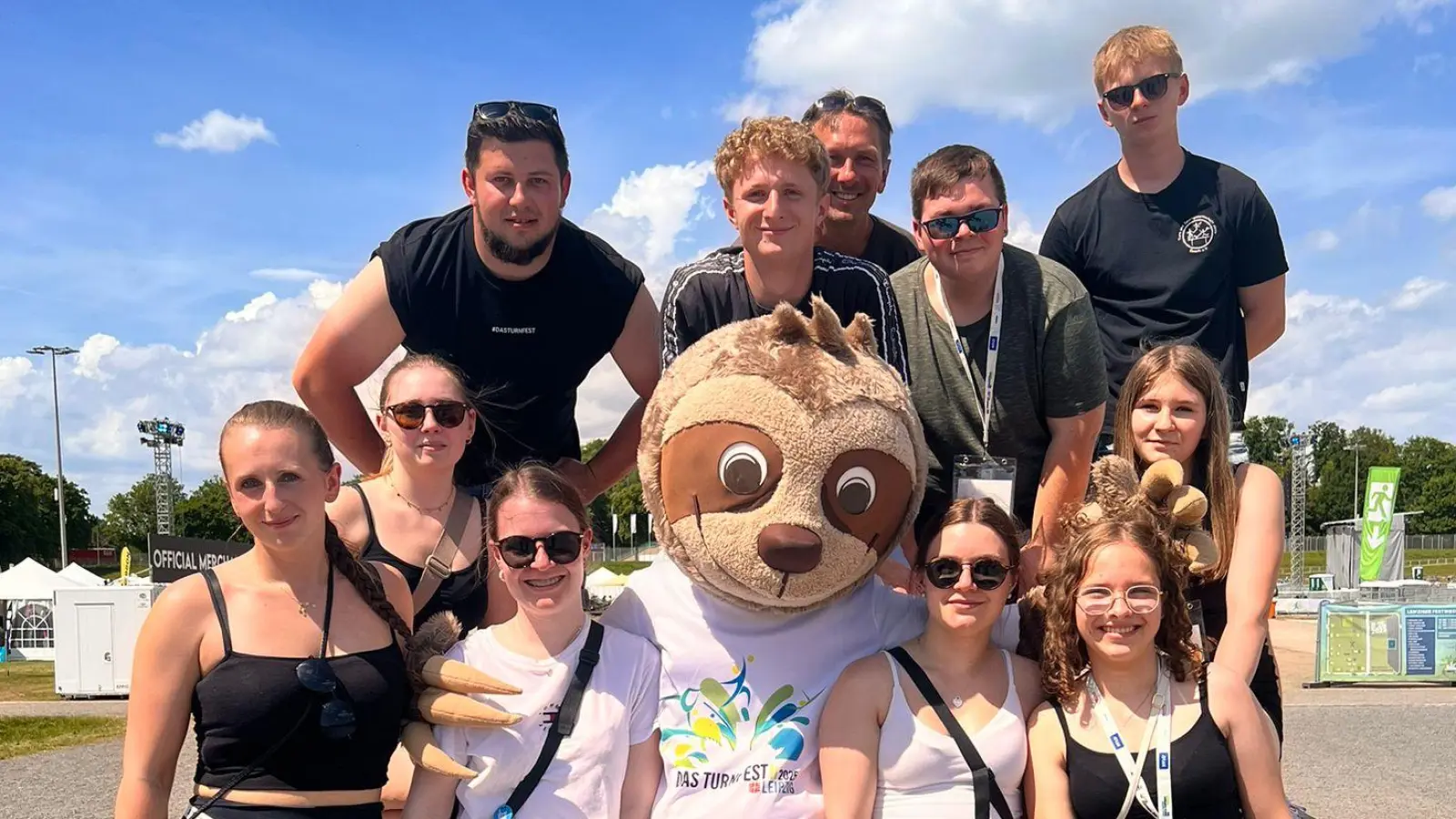 TSG-Aktiv beim Turnfest mit Maskottchen Toni (Bild: Sophia Kneidl)