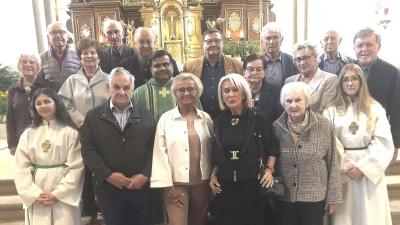 Das Klassentreffen des Jahrgangs 1945/1946 begann mit einem Gottesdienst in der Wallfahrtskirche, den Pfarrer Martin (im grünen Messgewand) zelebrierte. (Bild: Werner Robl)