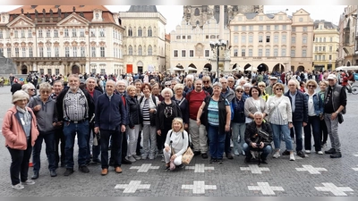 auf dem Bild sieht man die große Reisegruppe der KAB Neusorg/Riglasreuth mit Stadtführerin Magdalena in der Mitte  (Bild: Gabi Söllner )