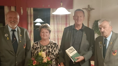 von links: stellvertretender Vorsitzender Xaver Ram, Monika Daller, Williblad Daller, Vorsitzender Wolfgang Richthammer (Bild: Wolfgang Richthammer)