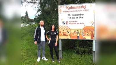 Die beiden Organisatoren des Kulmmarkts: Philipp Kassel und Jessica Polke (1. Vorsitzende) (Bild: Florian Dötsch)