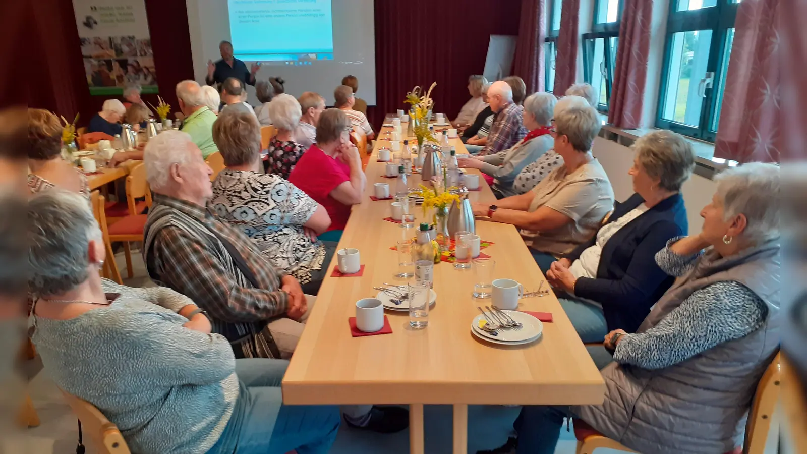 Manfred Häfner referiert über rechtliche Vertretung (Bild: Alfred Schuster)