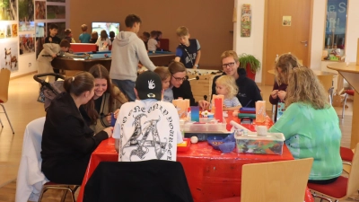 Offene Türen, großes Interesse: Der Jugendtreff im Bürgertreff war beim Tag der offenen Tür ein beliebter Treffpunkt für viele Jugendliche. (Bild: Ines Wollny)