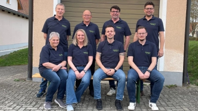 Von links: Karl Mark, Michael Zölch, Peter Walter, Thomas Scheibler. Sitzend: Maria Dürnhofer, Diana Baier, 1. Vorsitzender Michael Renner, Johannes Wittmann.<br> (Bild: Carolin Renner)