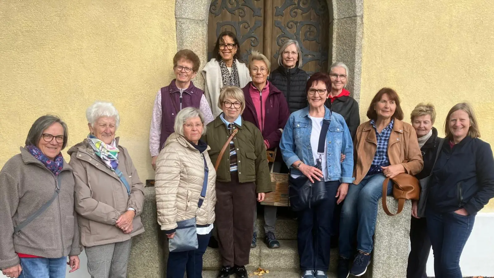 Frauen des KDFB erkundeten den beeindruckenden Basaltkegel und besuchten das Vulkanmuseum (Bild: Elisabeth Flogaus)