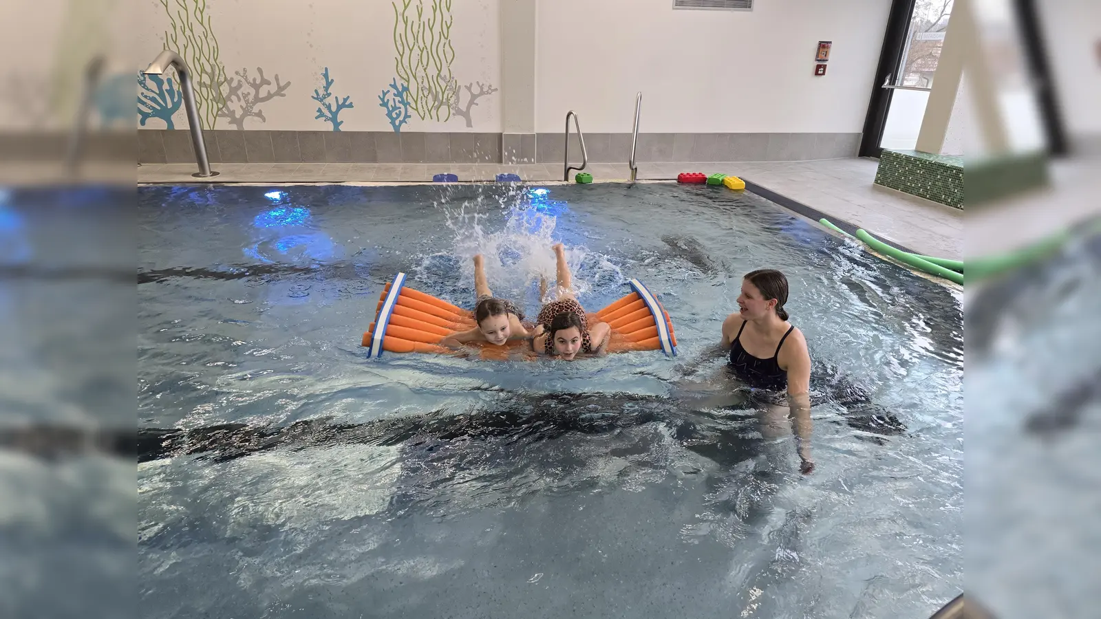 Im MAKBAD Hallenbad in Marktredwitz können Schwimmkurse für Kinder von 6 bis 8 Jahren ab sofort online gebucht werden. (Bild: Silvia Soares)