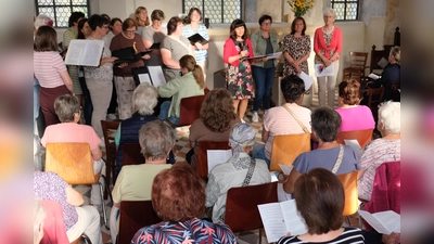 Hoffnung, Freude und Zuversicht waren das Thema des Abendlobs in der Wieskapelle, gestaltet vom Katholischen Frauenbund Speinshart und musikalisch begleitet von Chor Candemus. (Bild: Robert Dotzauer)