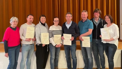 Ausscheidende Pfarrgemeinderatsmitglieder mit PGR-Sprecherin Barbara Wirnshofer und GR Christian Glaser (Bild: Benedikt Feldmeier)