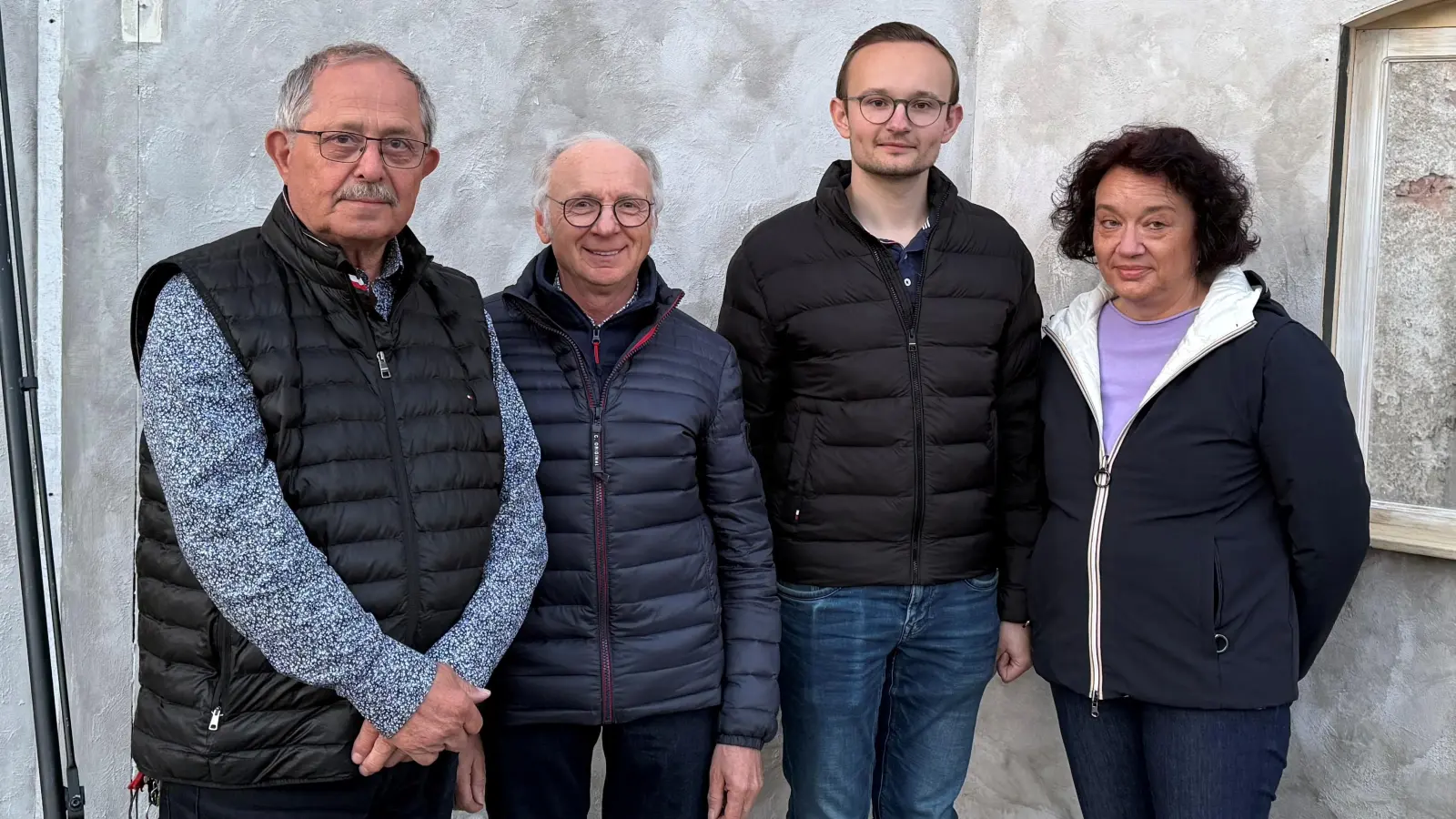 Bei den Vorstandswahlen des Festspielvereins wurde das amtierende Team in seinen Ämtern bestätigt. Von links: Schriftführer Reinhold Birner, 2. Vorsitzender Alfred Härtl, 1. Vorsitzender Ludwig Koller und Schatzmeisterin May Koller. (Bild: Werner Schulz)