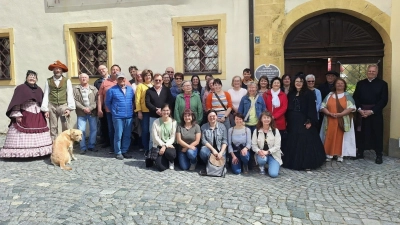 Kirchenchor Kulmain mit Darstellern (Bild: Steffi Wöhrl)