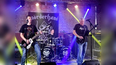 Die niederbayerische Tribute-Band „Mörderhand“ (Bild: Hans-Peter Höpfl)