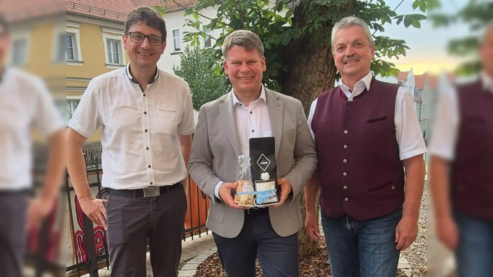 von links: 1. Bürgermeister Uli Münchmeier, OB Dr. Benjamin Zeitler, Altbürgermeister Andreas Wutzlhofer (Bild: Andreas Wutzlhofer)