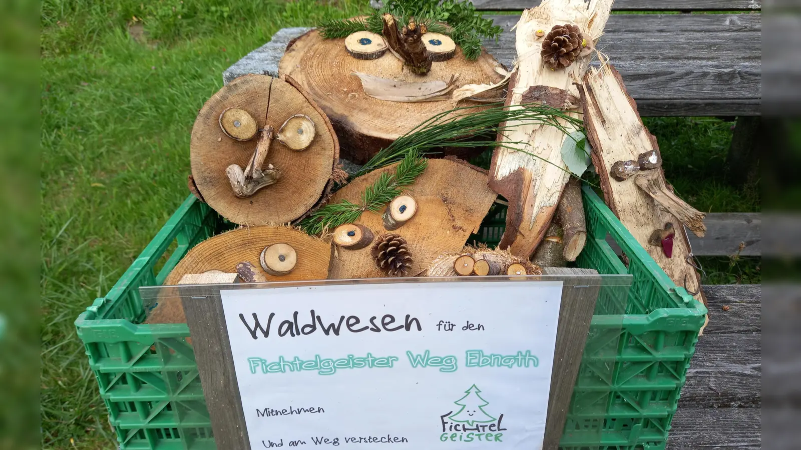 Die Waldwesen können es gar nicht erwarten, bis sie sich im Fichtelgeisterweg verstecken dürfen. (Bild: Martin Exner)