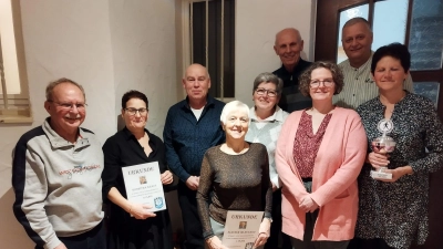Trainingsfleißigste Damen mit Walkerin des Jahres und Trainer (Bild: Irmgard Graser)