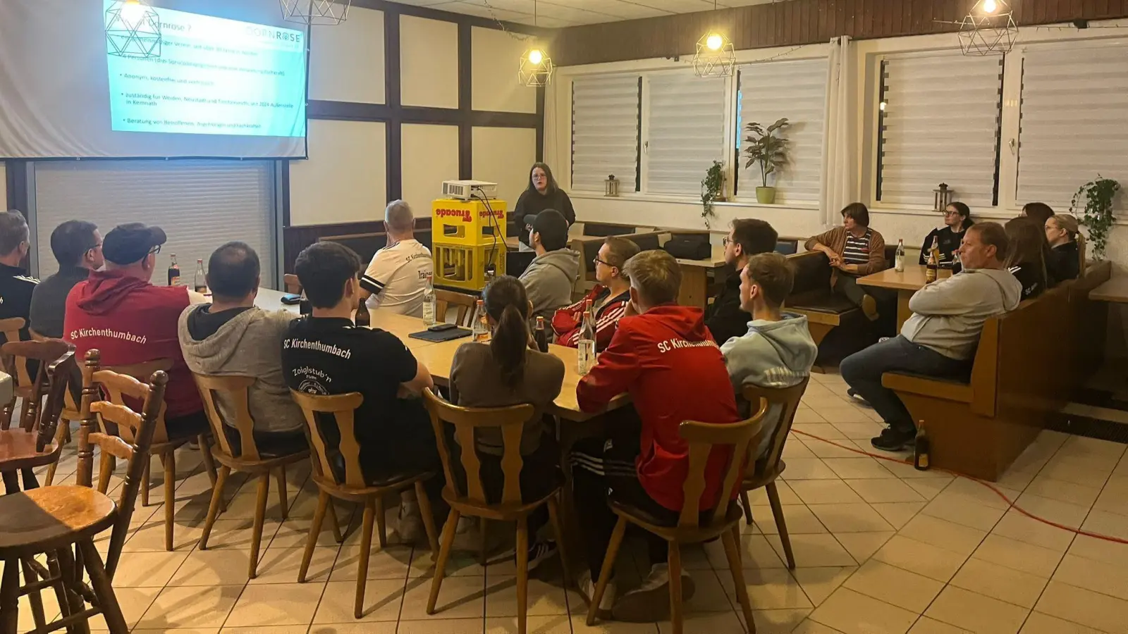 SCK Trainer, Betreuer und Vorstandschaft haben an der Fortbildung zum Thema sexualisierte Gewalt teilgenommen.  (Bild: Daniel Kohl)