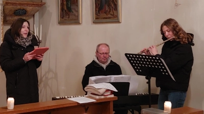 Sängerin Anja Sporer und Team in der Pfarrkirche Wernersreuth beim Evensong (Bild: Brigitte Meyer)