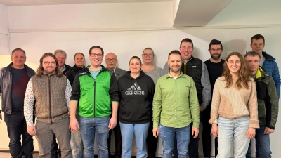 Die Vorstandschaft des Schützenvereins Hubertus Ursensollen hat sich zum Teil erneuert und erweitert (Bild: Jonas Sperber)