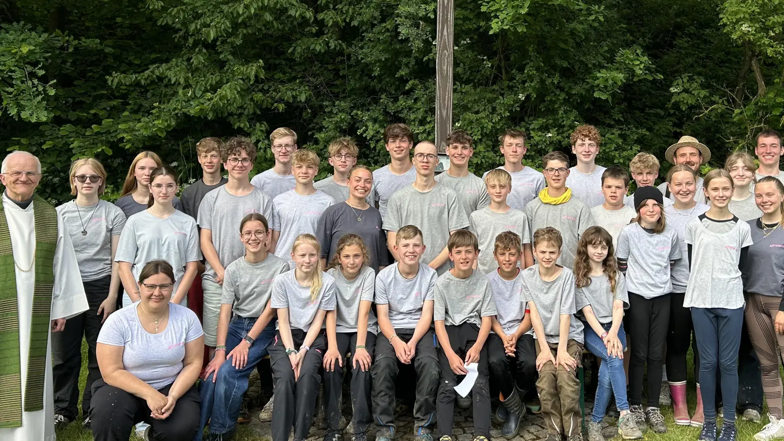 Stadtpfarrer Josef Häring kam nach Gleiritsch und feierte mit seinen Ministranten Gottesdienst.  (Bild: mas)