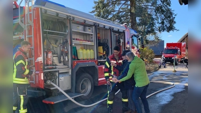 Freiwillige Feuerwehr Pleystein zu Gast bei Caritas-Tagespflege Rosenquarz (Bild: Elke Frauenreuther)
