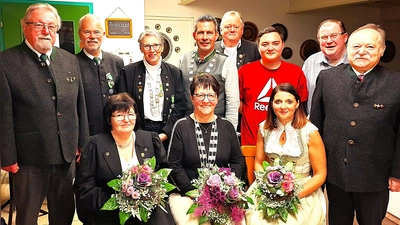 Die neue Regentschaft der SG Amberg 1890 v.l. OSM Norbert Schmidt, Robert Seel, Hannelore Mayer, Evelyn Pittroff, Renate Weber, Thomas Hirsch, Leopold Sassin,<br>Meison Chuan, Tanja Hirsch, Karl-Heinz Maderer und EM des OSB Ludwig Mayer (Bild: Marion Schneider)