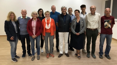 Von links: 1. Vorsitzende Eveline Süß mit den Geehrten Reiner Simon, Karin Misler, Doris Mändl, Monika Härtl, Karlheinz Misler, Bernhard Plößl, Mario Maier, Susann Plößl, Jonas Plößl, Peter Dobmeier, Dieter Schneider. (Bild: Thomas Stopfer)