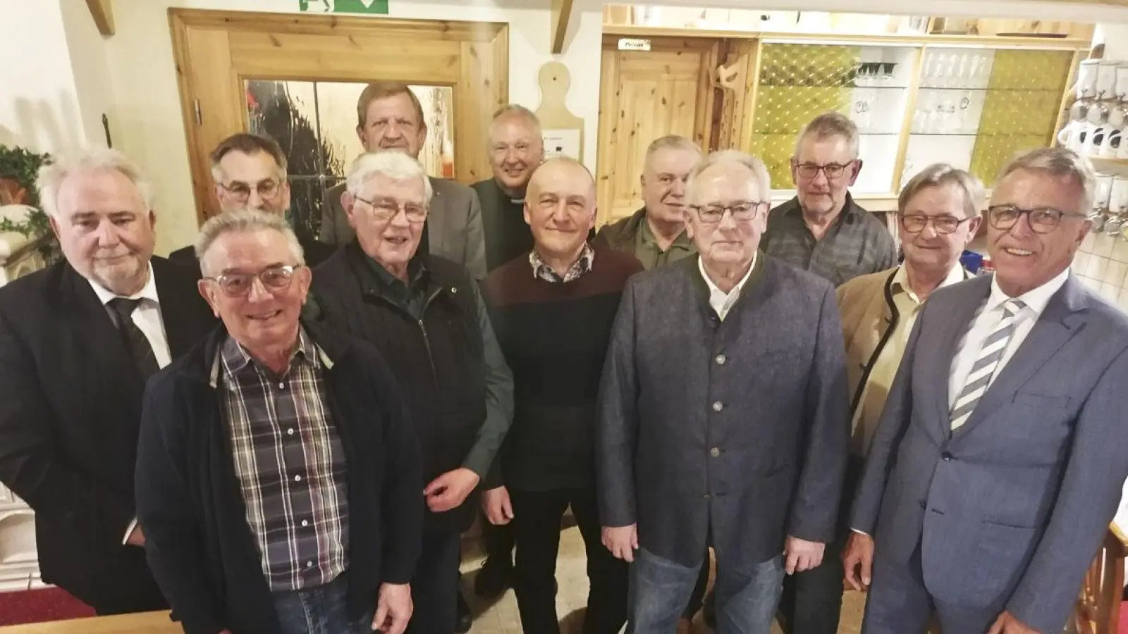 Hinten, von links: P. Gold, S. Werner, N. Schuller, G. Flierl, J. Feneis, G. Härtl. Vorne, von links: J. Schuller, H. Schultes, V. Ehlscheidt, A. Haubner, F. Maischl, F. Stahl. <br> (Bild: Herbert Konrad)