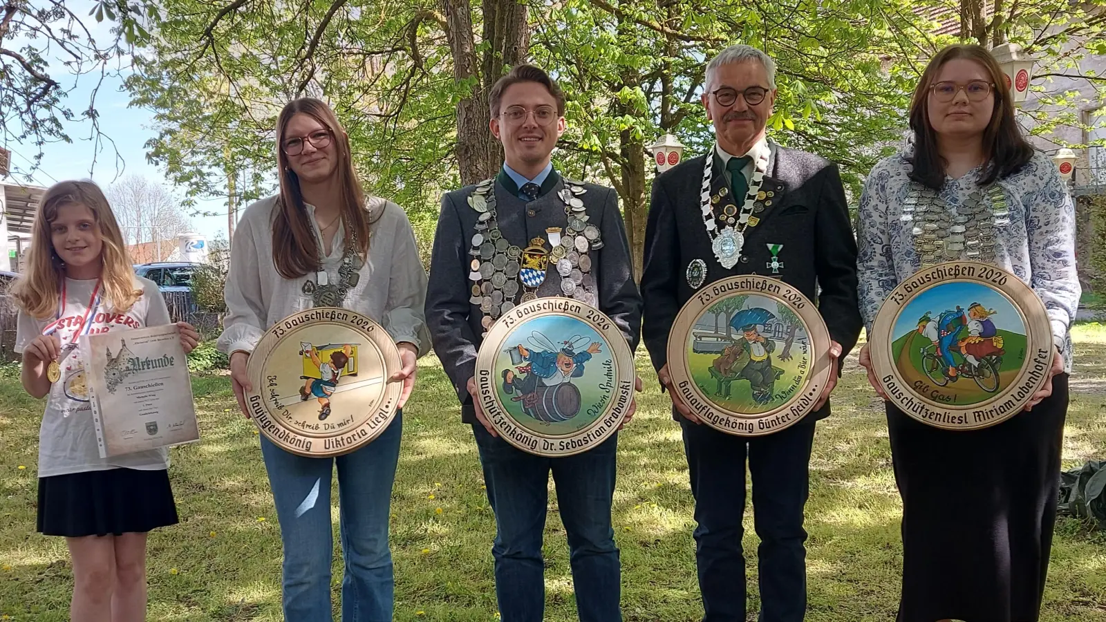 Beste Teiler für die Würde erzielten die Teilnehmer von links Gaulichtkönigin Michelle Wing, Gaujugendkönigin Viktoria Liegl, Gaukönig Dr. Sebastian Grabowski, Gauauflagekönig Günter Heidl und Gauliesl Miriam Lobenhofer. (Bild: Renate Daller)