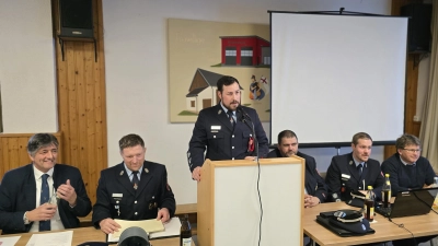 Vorstand Fabian Dobmann bei seiner Ansprache zur Jahreshauptversammlung der Freiwilligen Feuerwehr Gmünd (Bild: Marco Schiener)