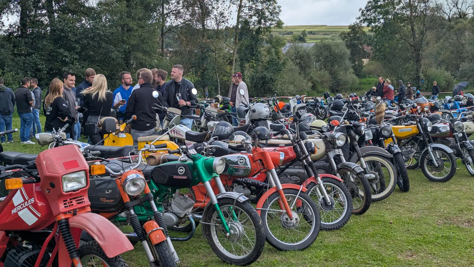 Auch heuer werden sich wieder viele Fahrer mit ihren Zündapps, Simsons und mehr zum Oldtimertreffen einfinden. (Archivbild: Kristin Winderl)