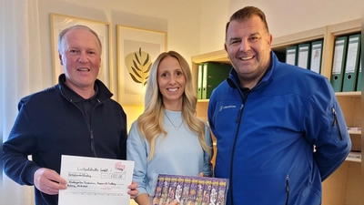 Bild von links: Richard Hack, stellvertretender Betriebsratsvorsitzender, Barbara Weiß, Leitung Kath. Kita St. Michael Poppenricht; Christian Zwack, Betriebsratsvorsitzender (Bild: Barbara Weiß)