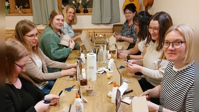 Kreative Holzhäuschen durften hier nach Herzenslust gebastelt werden.  (Bild: Bianca Gradl)