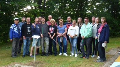 Teilnehmer am Minigolfturnier im Freibad Altglashütte (Bild: Siegfried Walter)