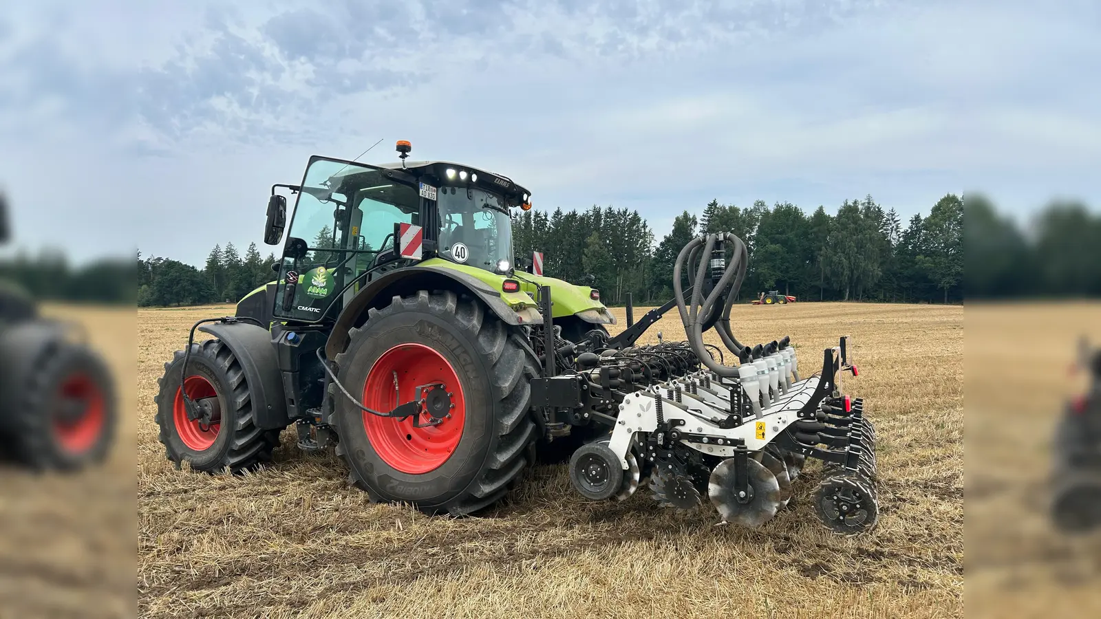 Agrisem StripCat ll im Einsatz. (Bild: Leon Miederer)