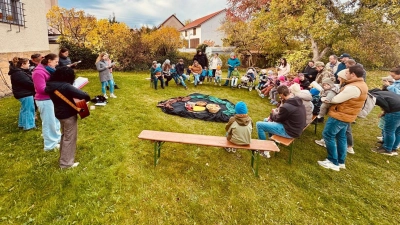 Gut angenommen wurde der Herbstnachmittag der Familienbande Im Kirchgarten, der mit einer Andacht eingeleitet wurde. (Bild: Johanna Malzer)