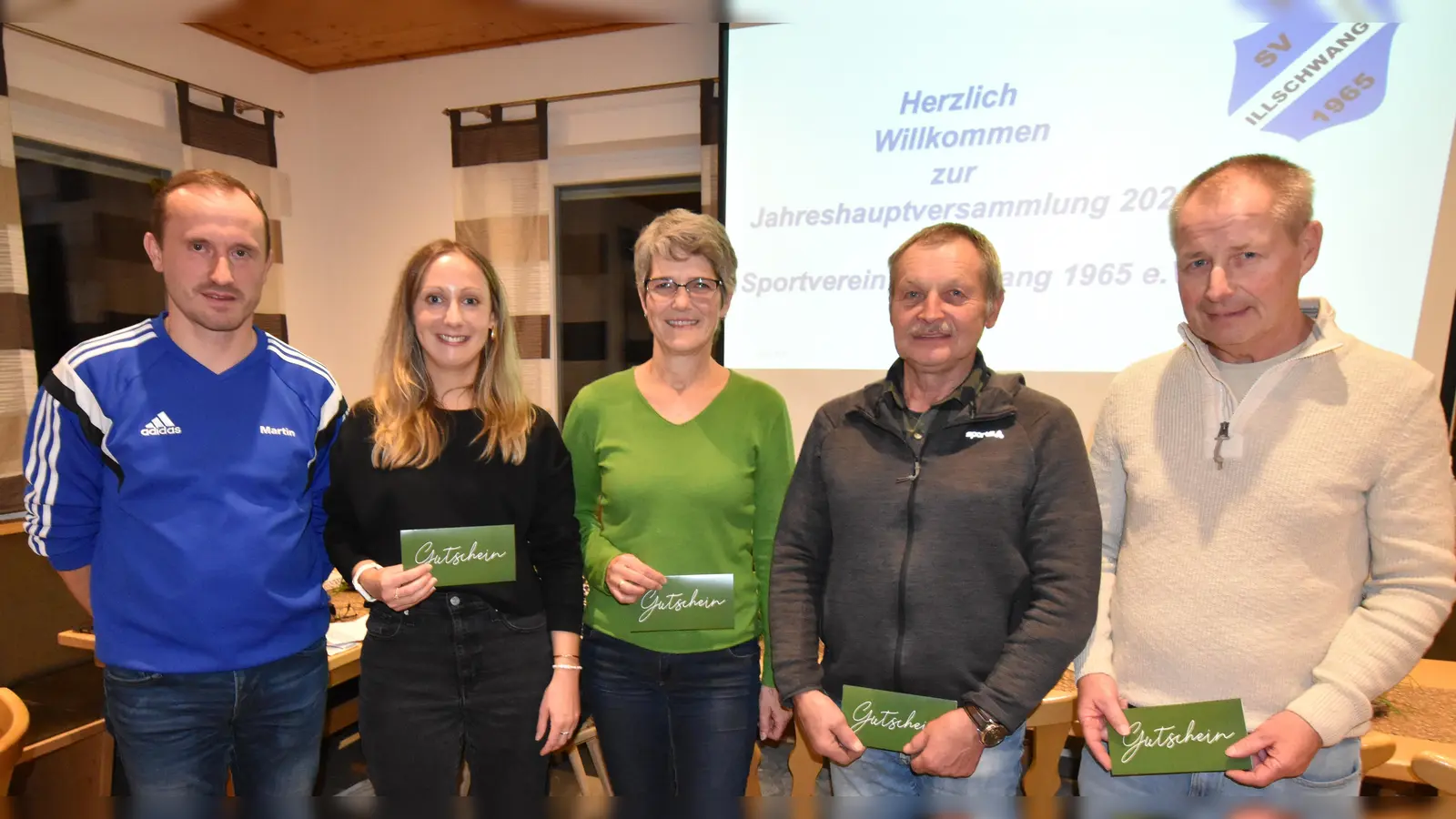 Verabschiedung von ausgeschiedenen Mitgliedern aus Vorstandschaft und Vereinsausschuss: (von links): 1.Vorsitzender Martin Luber, Rebecca Sellner, Günther Englhard und Harald Janker (Bild: Norbert Weis)