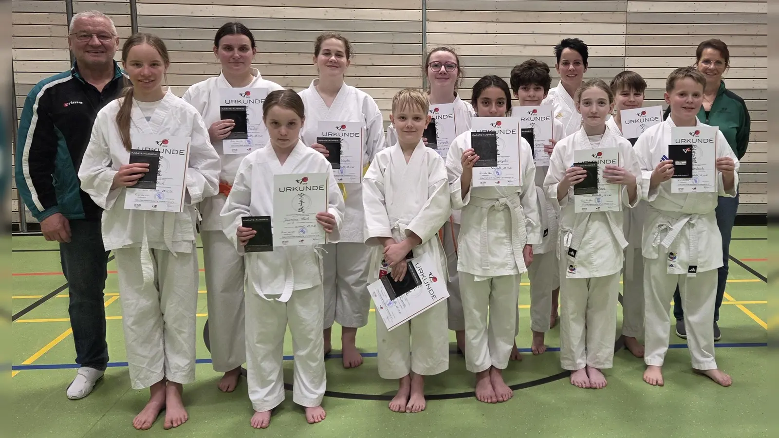 Die erfolgreichen Prüflinge  (Bild: Lisa Urban)