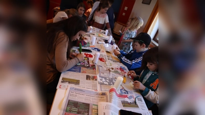 Kerzenbasteln  (Bild: Miriam Sperber )