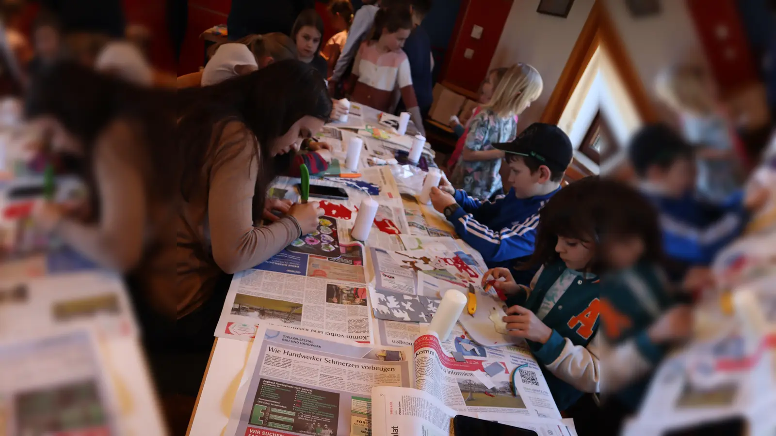 Kerzenbasteln  (Bild: Miriam Sperber )