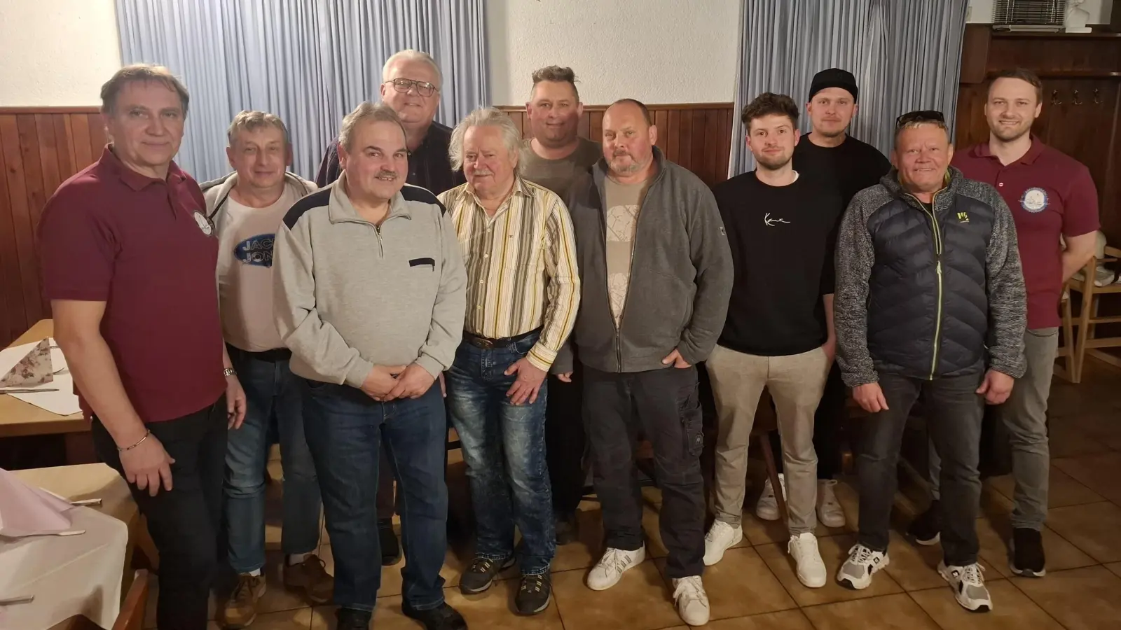 von links: 1. Vorsitzender Bernhard Vater, Bernhard Gall, Kassier Wilhelm Steffinger, Andre´ Schröter, Reimund Franke, Peter Gieler, Helmut Ottorepetz, Jonas Kirner, 2. Vorstand Elias Bodensteiner, Donat Kirner, Schriftführer Max Winkler  (Bild: Max Winkler)